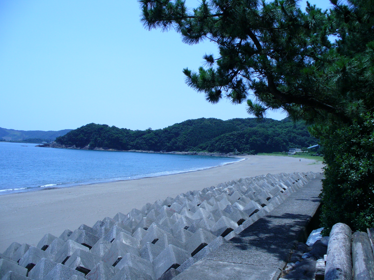 kadogawa-beach-breakers.jpg